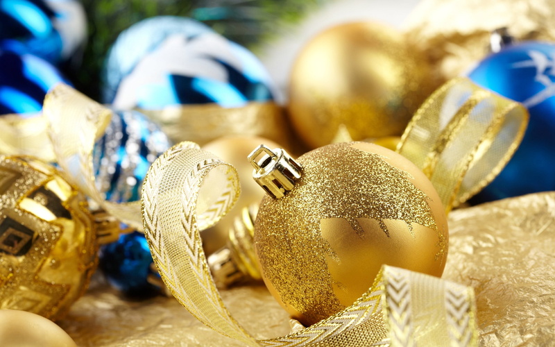 brown, choice, variation, white, ornate, luxury, jewelry, art and craft, 2K, silver colored, blue, focus on foreground, indoors, gold, New Year, depth of field