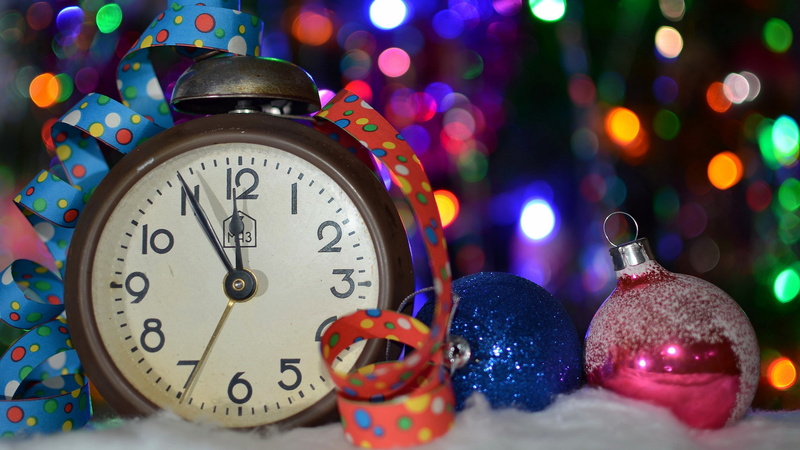 clocks, colorful, winter, snow, Christmas, 4K, lights, ribbon, bokeh, Christmas ornaments, depth of field