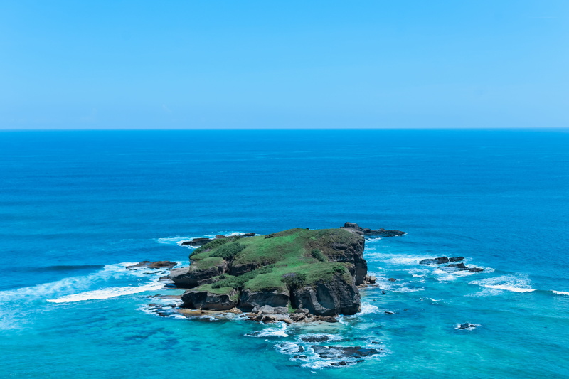 Island, stack rock, cliff, day, erosion, water, scenics - nature, vegetation, 5K, ocean, outdoors, uninhabited, tranquility, sea, surrounded, Nature, tranquil scene