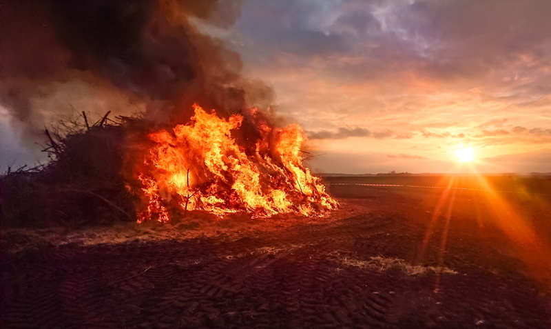 fire, hot, outdoors, calamity, dawn, orange, easter, evening, flame, motion, glowing, weather, fireside, warmth, 2K, inferno, sky, sunlight, volcano, land