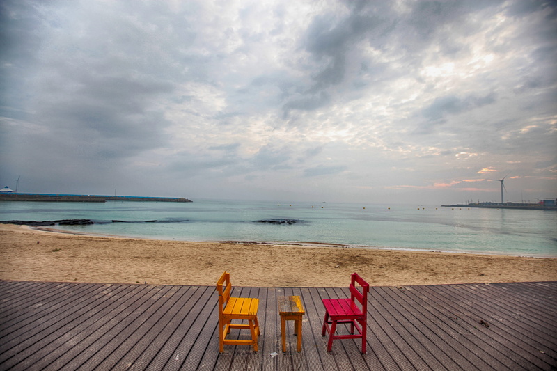 coastline, wood - material, horizon over water, relaxation, 5K, jeju, beauty in nature, chair, no People, outdoors, tourism, sea, nature, may clean, seat