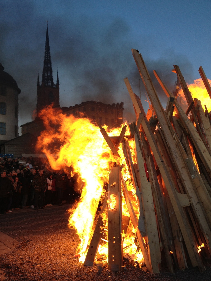 belief, nature, motion, building, glowing, event, fire, smoke, smoke - physical structure, orange color, stockholm, fire - natural phenomenon, riddarholmen