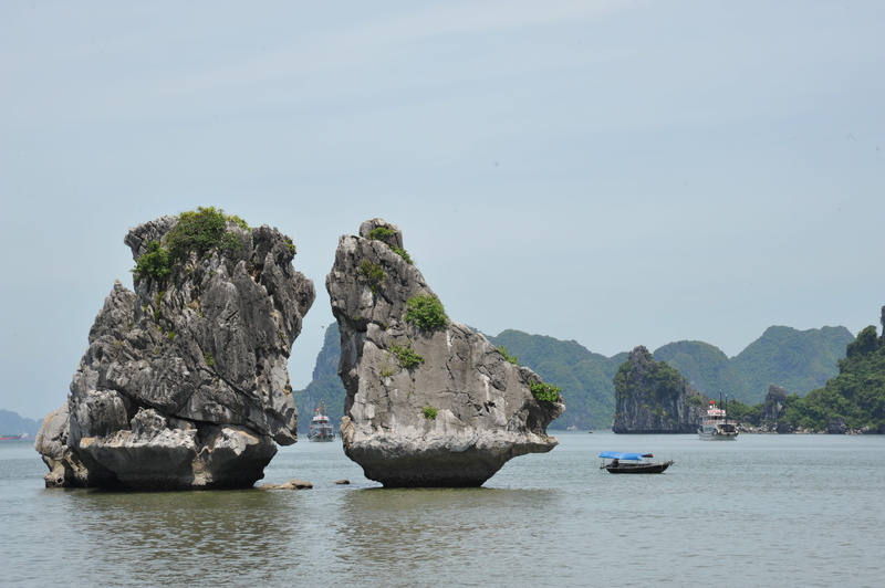 rock - object, sailboat, outdoors, 4K, sea, nature, nautical vessel, mountain, mode of transportation, beauty in nature, sky, stack rock, no people, Viet Nam