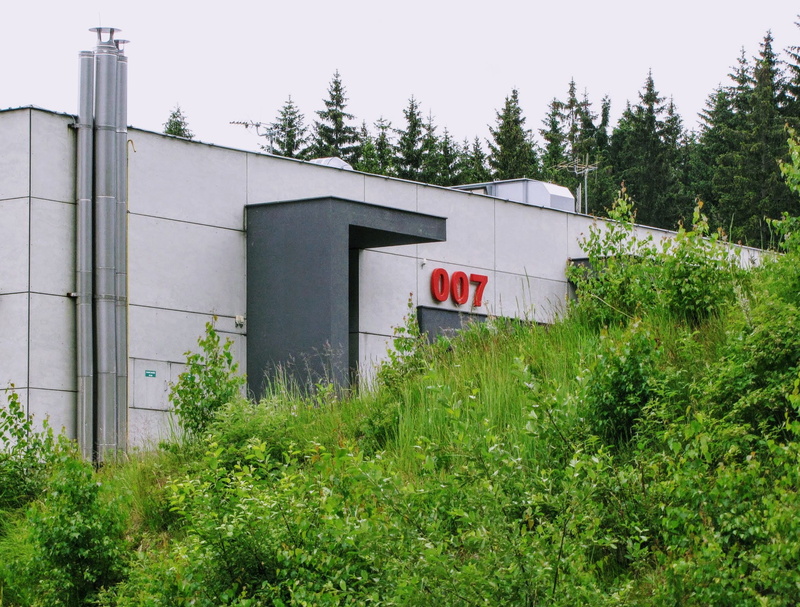 transportation, communication, land, no people, plant, building exterior, architecture, green color, nature, green, tree, factory, built structure, industry