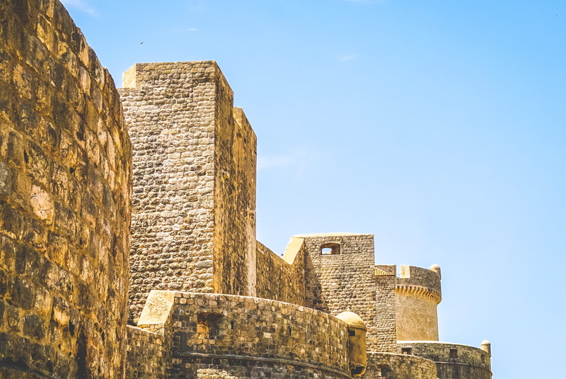 sunlight, ruined, tourism, stone wall, outdoors, no people, architecture, travel destinations, history, fort, old city, historic, wall, ancient civilization