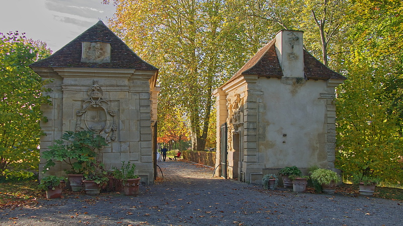 outdoors, parc des capucins, footpath, no people, coulommiers, beauty in nature, architecture, autumn, houses, the way forward, tranquility, residential district