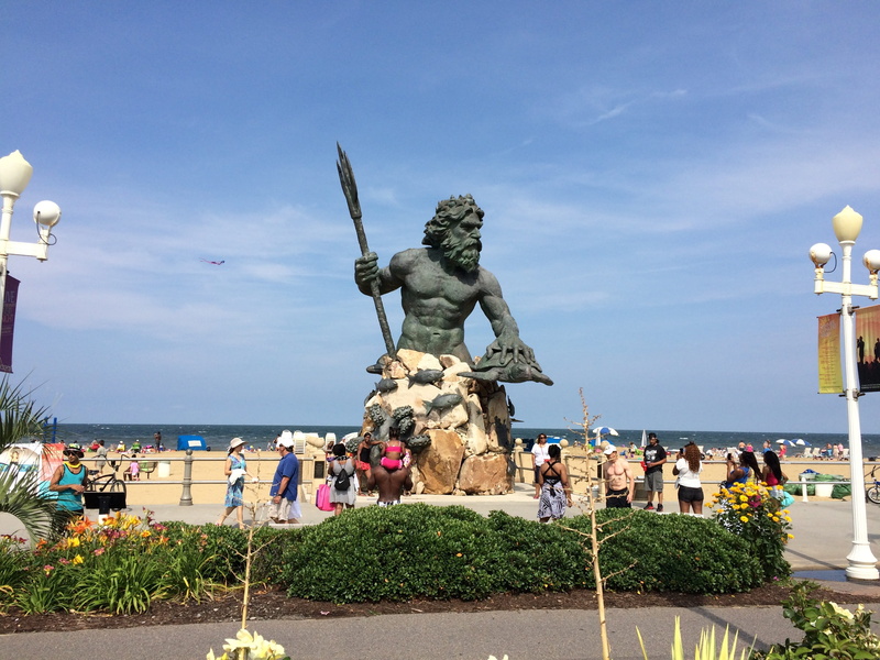 sea, sky, body, beach, water, summer, built structure, craft, neptune, sculpture, Statue, Monument, male likeness, incidental people, outdoors, 2K, human representation