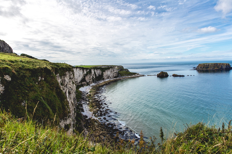 grass, daytime, shore, covered, rock - object, coastal, cliff, cloud - sky, blue, environment, seashore, 5K, edge, tranquil scene, water, sky, ocean, lagoon