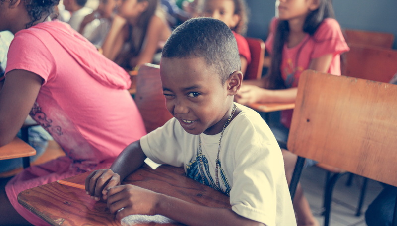 pink, books, innocence, student, watching, sitting, desks, females, table, women, 5K, childhood, males, school, boys, incidental people, men, group of people