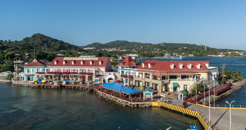 outdoors, landmark, landscape, architecture, mountain, honduras, water, mountains, 5K, travel, day, building, port, nature, town, blue, sea, built structure