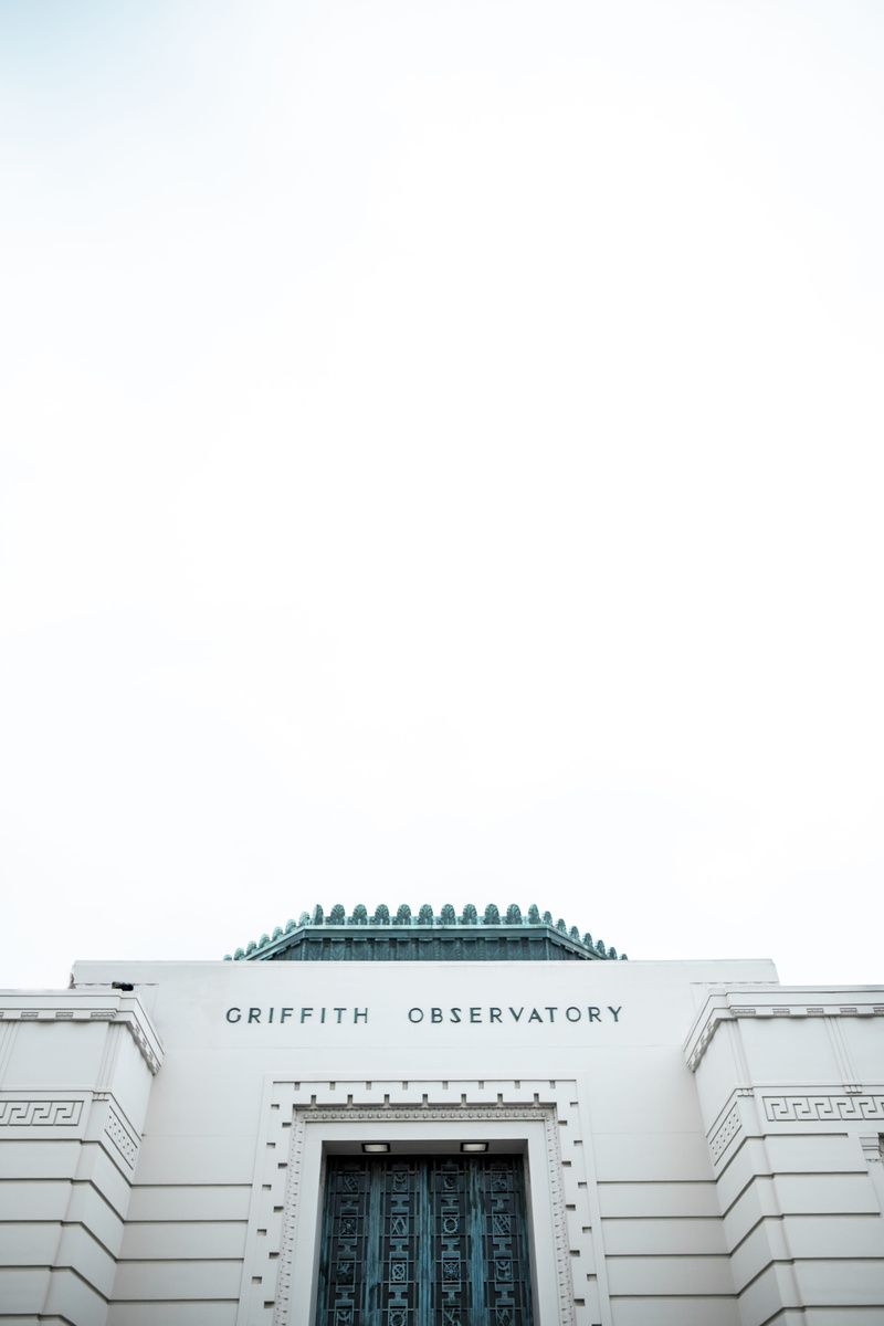 low, building exterior, architecture, outdoors, window, photo, western script, obser, copy space, text, minimal, griffith, architectural, sky, clear sky