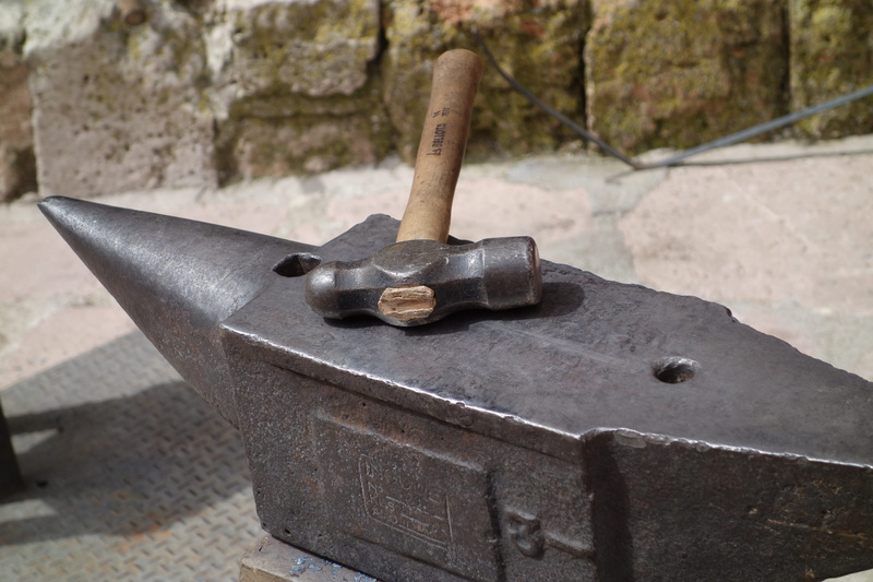 Hammer, close-up, history, cannon, Herrero, 5K, day, outdoors, nature, focus on foreground, Anvil, war, work, craftsman, forging, weapon, Metal, security