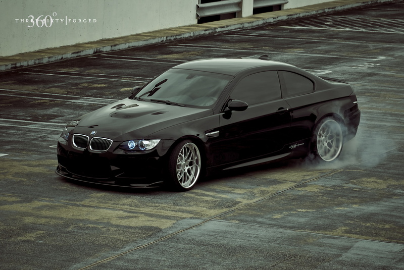 building exterior, retro styled, sports Car, speed, car, built structure, sedan, shiny, modern, no People, power, metal, grille, outdoors, stationary, garage