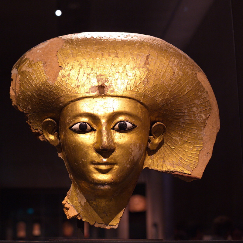 gold colored, sculpture, arts culture and entertainment, gold mask, no people, representation, statue, metal, religion, craft, munich, pharaonic, indoors