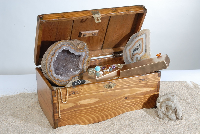 inside, suitcase, indoors, bedroom, gray, home interior, treasure, luxury, jewelry, furniture, boat, minerals, browse, stone, box, personal accessory, empire