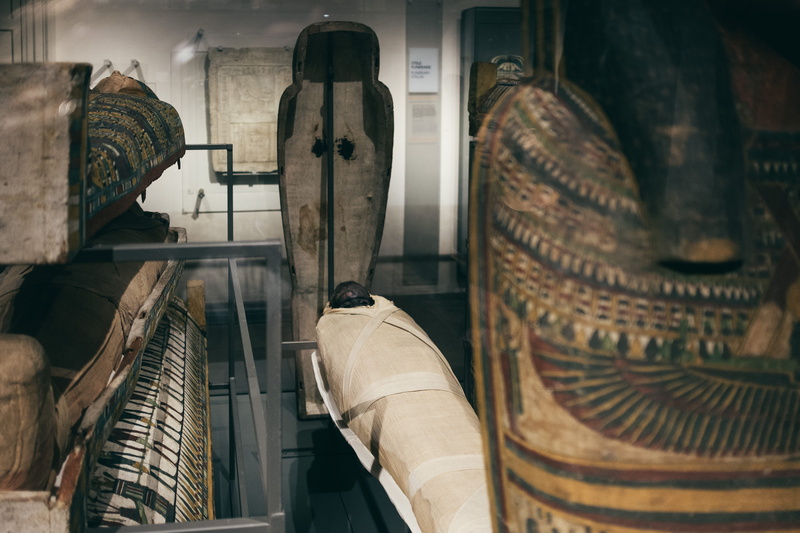 retail, sarcophagus, day, large group of objects, reflection, people, 4K, history, container, barrel, collection, no people, cylinder, archaeological