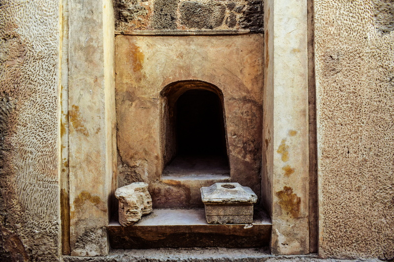 wall - building feature, abandoned, entrance, deterioration, architecture, damaged, outdoors, solid, historic, tombs of the kings, built structure, ancient history