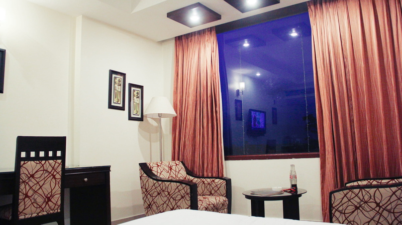 electric lamp, illuminated, luxury, seat, sofa, interior, absence, hotel, modern, domestic room, lighting equipment, india, wealth, chair, home showcase interior