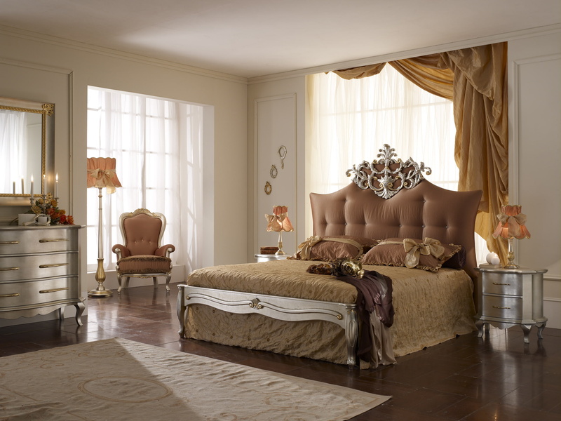 seat, decor, king, no People, bedroom, wealth, decoration, design, elegance, domestic Room, frame, ornate, furniture, window, architecture, upholstered