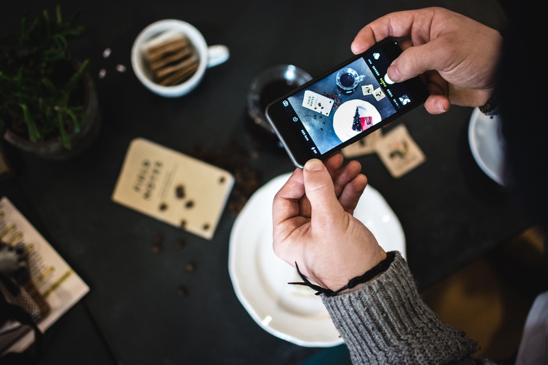 leisure activity, internet, entrepreneur, selective focus, table, human body part, human Hand, lifestyles, finance, high angle view, business, cake, food and drink