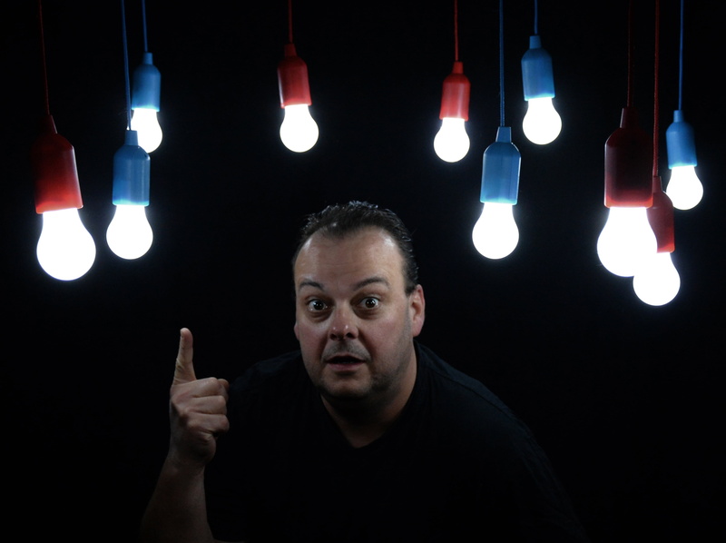 light bulbs, serious, pointing, electricity, runs, gesturing, men, human arm, mid adult, studio shot, show, people, pears, front view, overhead, wundebar