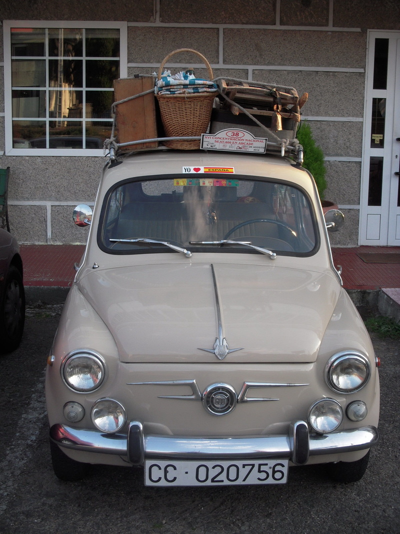 retro, day, road, frontal, motor vehicle, stationary, automobile, retro styled, architecture, land vehicle, parking, vehicle, car, no people, six hundred seat