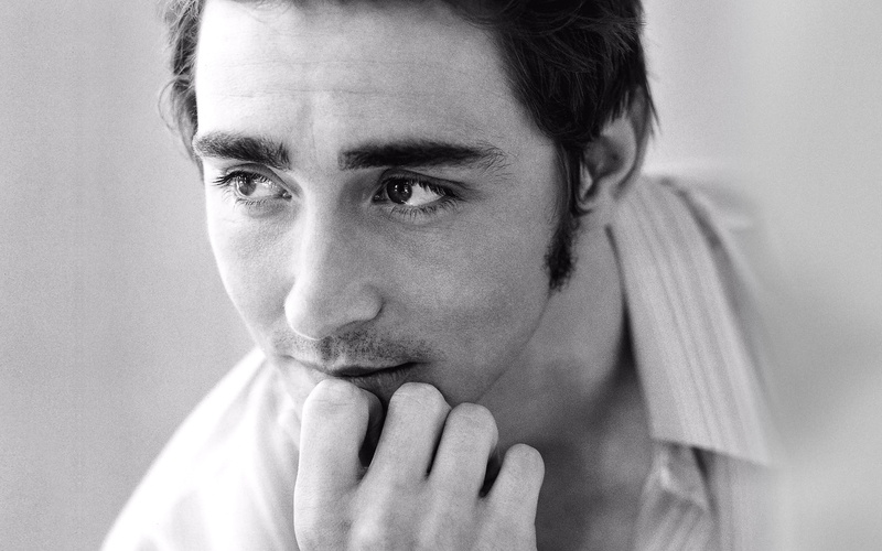 actor, lifestyles, young adult, adult, indoors, emotion, close-up, looking at camera, real people, men, one person, lee, focus on foreground, 4K, looking