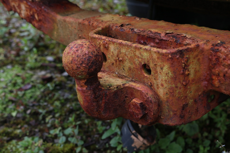 obsolete, abandoned, close-up, no people, focus on foreground, weathered, 5K, metal, plant, rusty, trailer hitch, decline, junkyard, wreck, recycling