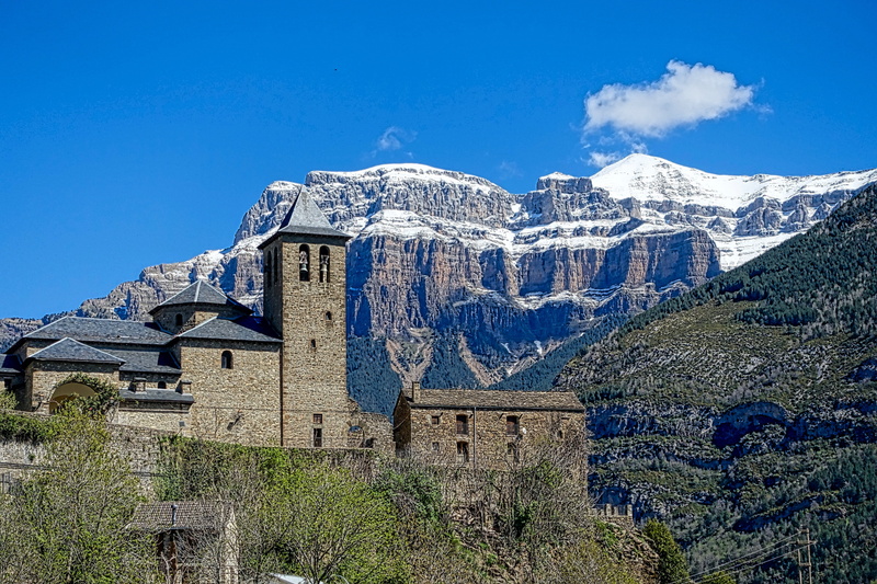 outdoors, cold temperature, pyrenees, rural, snowcapped mountain, countryside, building exterior, outdoor, no people, Torla, sky, winter, scenics - nature