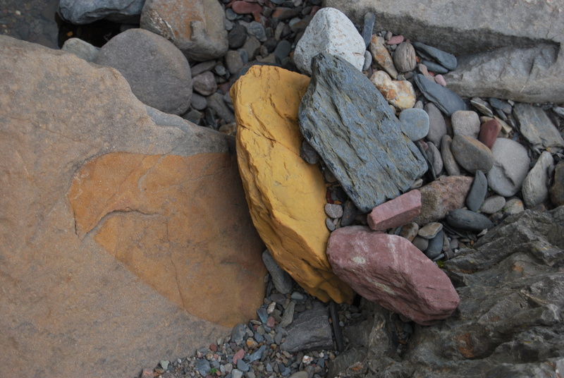 rough, pebble, leaves, Jaca, close-up, solid, stones, day, high angle view, rock - object, Landscape, water, stone, river, large group of objects, land