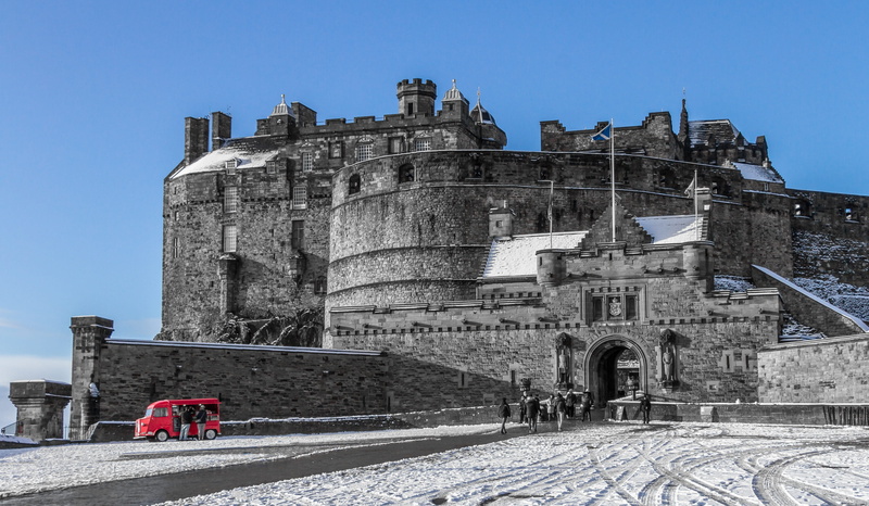 history, clear sky, ancient, travel destinations, built structure, 4K, architecture, travel, winter, real people, old, sky, blue, city, fort, edinburgh