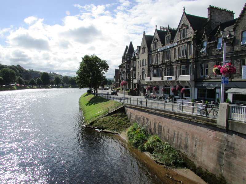 residential district, River, famous Place, nature, river, built Structure, cloud - sky, Scotland, water, building, 4K, River, Inverness, urban Scene, plant