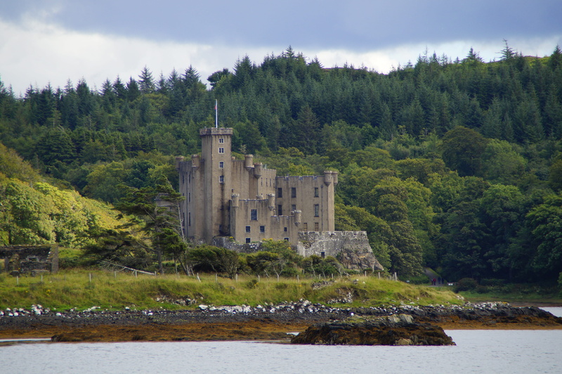 mountain, nature, no people, water, plant, skye, architecture, tranquil scene, building, building exterior, day, sea, 2K, river, land, dunvegan castle