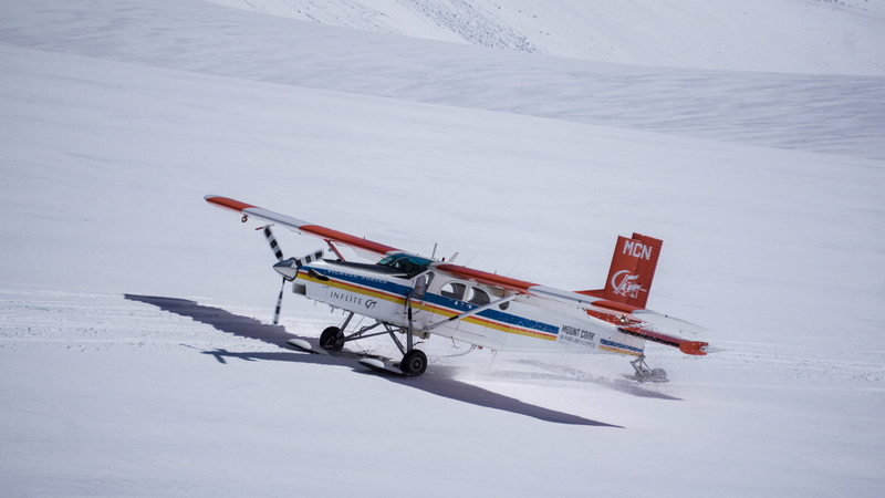 daytime, air vehicle, red, mountain, winter sport, white color, plane, day, photo, environment, 5K, flying, mode of transportation, outdoors, cold temperature