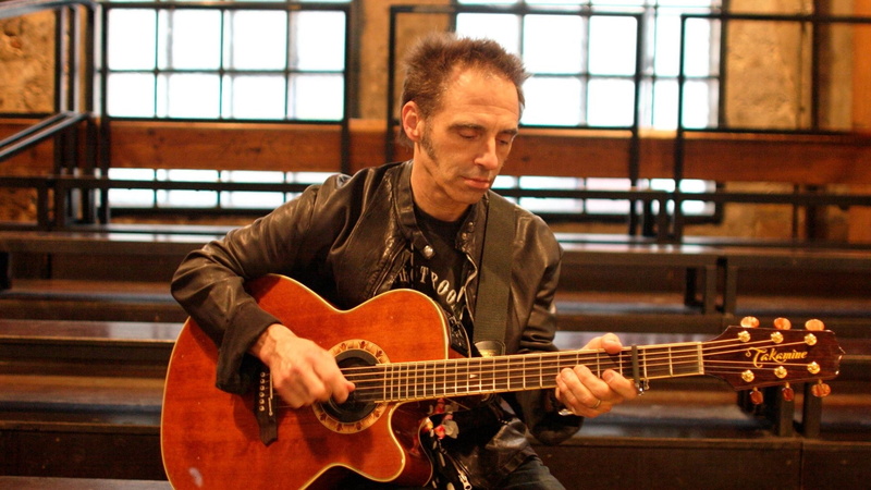 mature adult, playing, sitting, 1080P, men, one person, Nils lofgren, Play, performance, acoustic guitar, music, Jacket, adult, front view, skill, mature men
