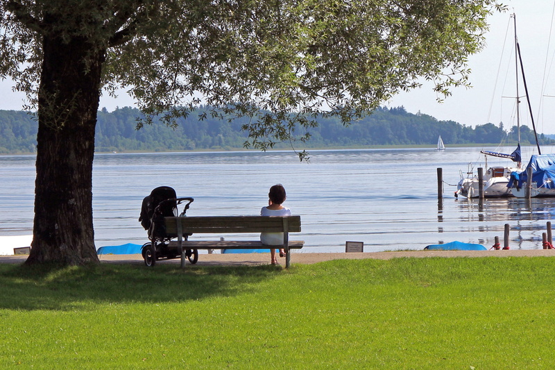 mother, breathing space, family, outdoors, care, men, Bank, tree, adult, Sitting, women, leisure activity, couple - relationship, girl, seat, nature, sit