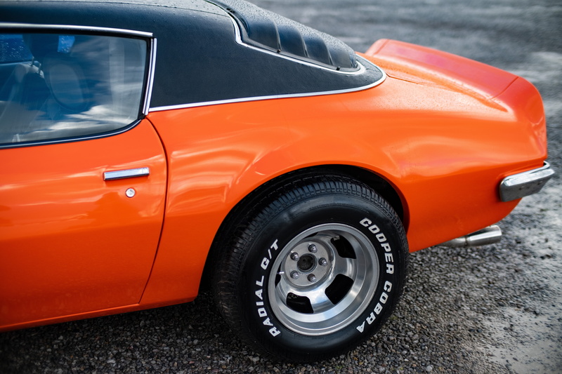 outdoors, wheel, city, land vehicle, black, orange car, red, travel, sign, car wheel, mode of transportation, 5K, speed, machine, no people, retro car