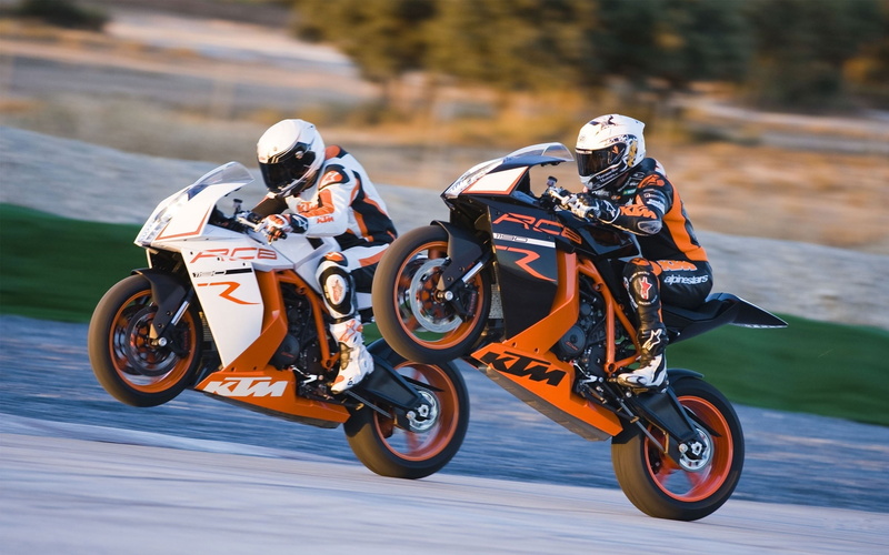 mode of transportation, real people, headwear, motorcycle racing, riding, land vehicle, lifestyles, KTM, motion, speed, sports race, two, white, helmet