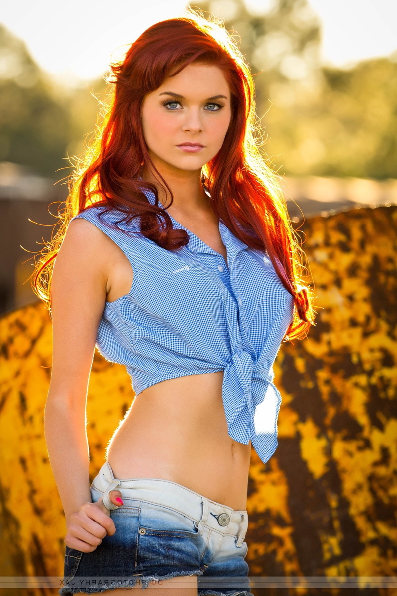 1080P, sunlight, Flat Belly, Torn Jeans, blue eyes, Long Hair, model, redhead, women, Blouses, Jean Shorts, Looking At Viewer, Women Outdoors, Portrait Display