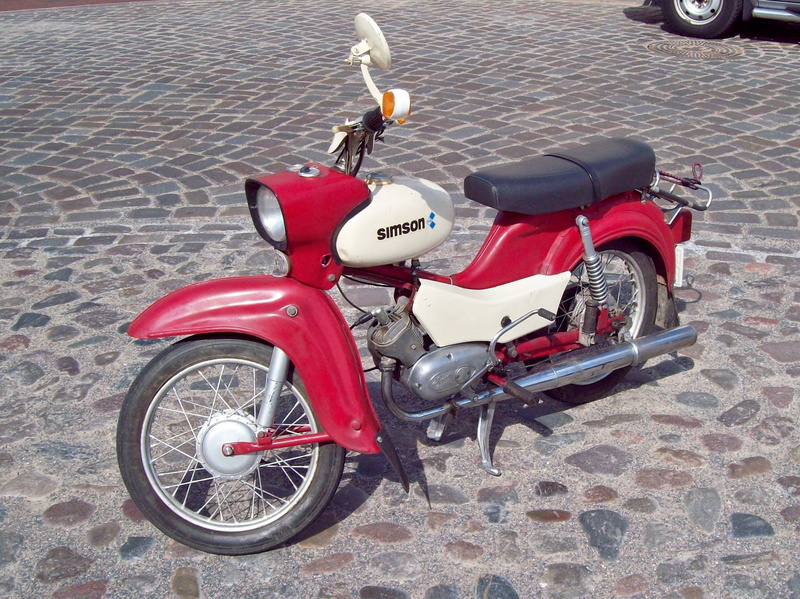 2K, simson, transportation, travel, sidewalk, outdoors, technology, mode of transportation, land Vehicle, vehicle, stationary, footpath, motor Scooter