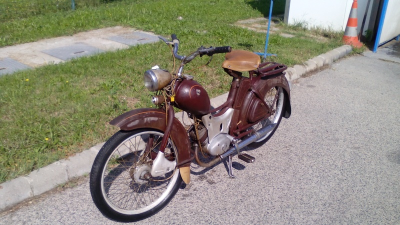absence, scooter, grass, street, rusty, parking, engine, mode of transportation, bicycle, plant, stationary, wheel, outdoors, simson, nature, city, old