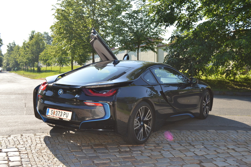 street, plant, status symbol, vehicle, mode of transportation, transportation, city, Sports Car, motor vehicle, Motor, motor, paving stone, I8, nature
