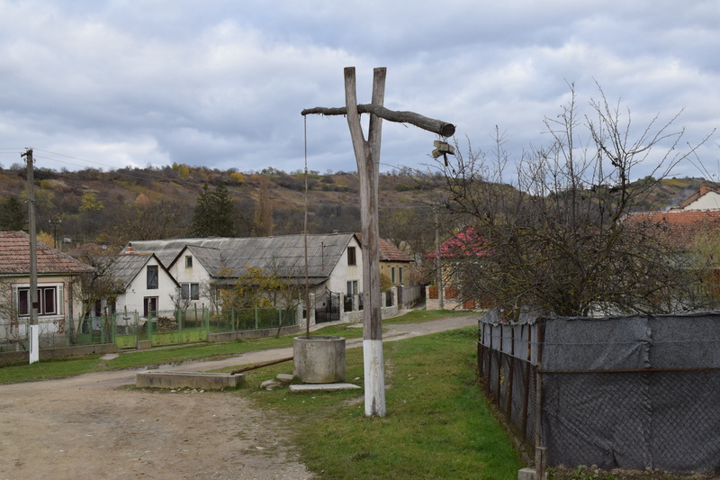 ud, Rumania, building exterior, religion, old, rural landscape, plant, 5K, architecture And Buildings, cross, grass, cloud - sky, şamşud is a, sky, day