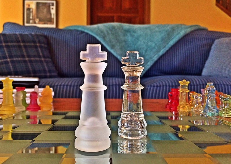 king - chess piece, relaxation, indoors, Chess, furniture, chair, no people, Play, chess board, 2K, board game, chess piece, Strategy, table, arts culture and entertainment