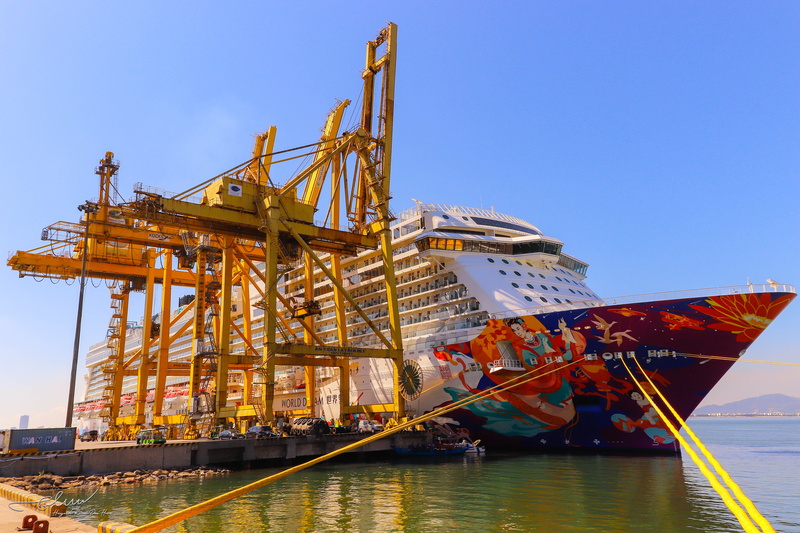 water, passenger craft, harbor, crane - construction machinery, sunny, loading, danang, the boat, sea, ship, mode of transportation, nautical vessel, outdoors