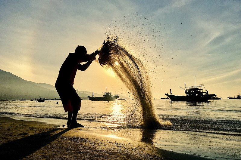 land, men, summer, silhouette, sunlight, scenery, spraying, the beautiful sea, the beach, coast, natural, transportation, outdoors, subsistence, sunset