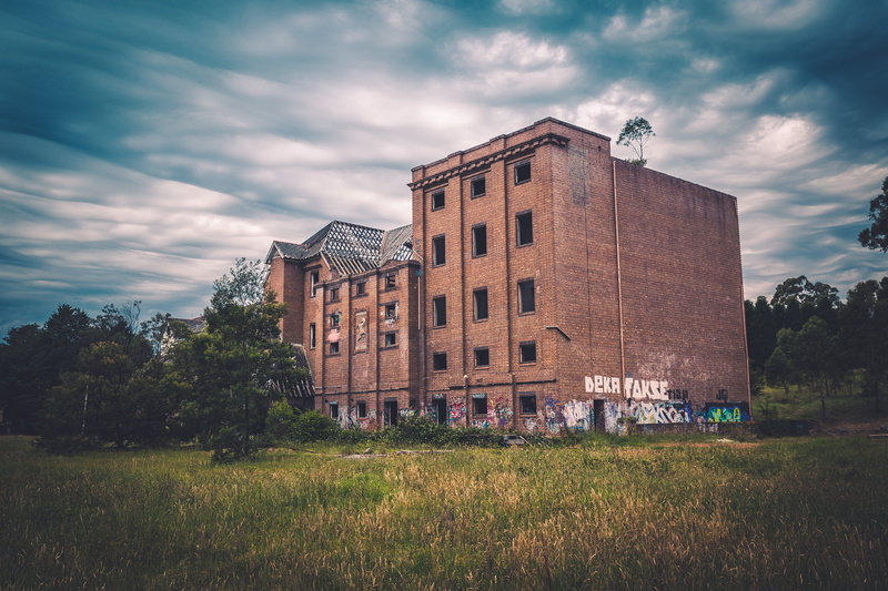 cloud - sky, decayed, ruin, 5K, plant, green color, architecture, green, old, building, day, brick, colourful, blue, greenery, ruined, residential district