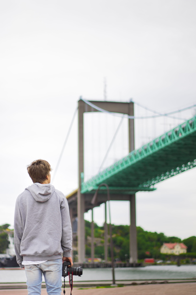 looking up, nice, under the bridge, lifestyles, day, transportation, bridge - man made structure, sweden, pose, story, look, one person, connection, leisure activity