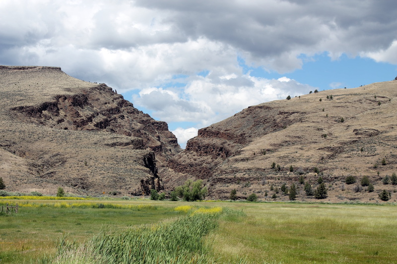 scenic, east, green, cloud - sky, clouds, land, lava, day, mountain range, green color, semi-arid, outdoors, grass, oregon, travel destinations, arid climate
