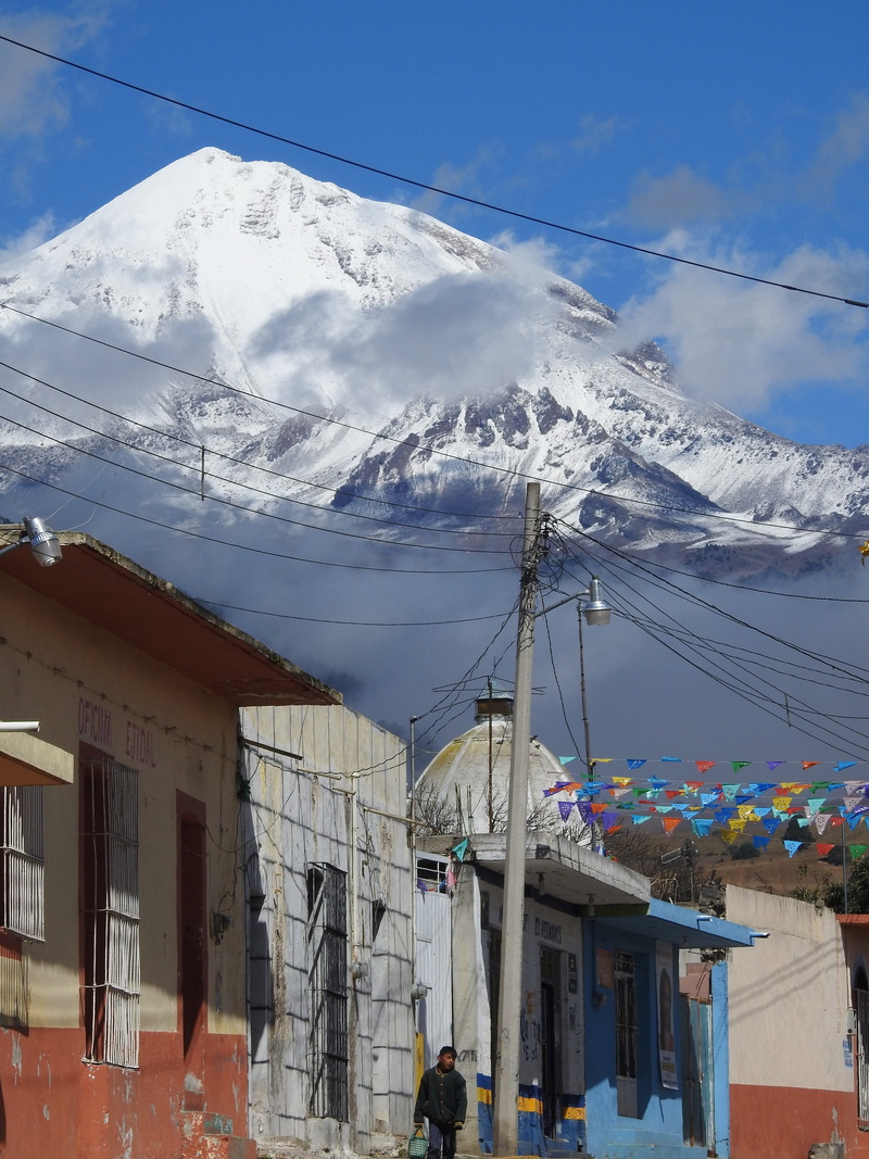 cold temperature, nature, horizon, residential district, 4K, cloud - sky, house, cold, pico de orizaba, landscape, winter, snow, buildings, no people